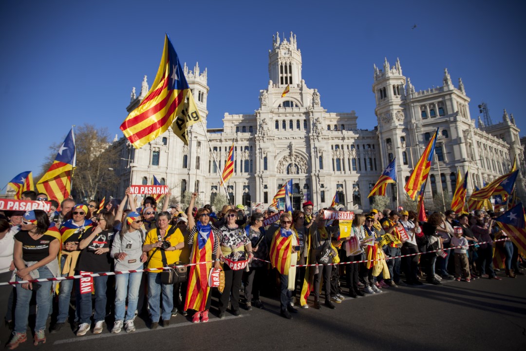 Milers de persones es concentren a la plaça de Cibeles de Madrid contra el judici de l’1 d’octubre al Tribunal Suprem. Sota el lema “L’autodeterminació no és delicte. Democràcia és decidir”. Madrid, Espanya; 19 de març de 2019.