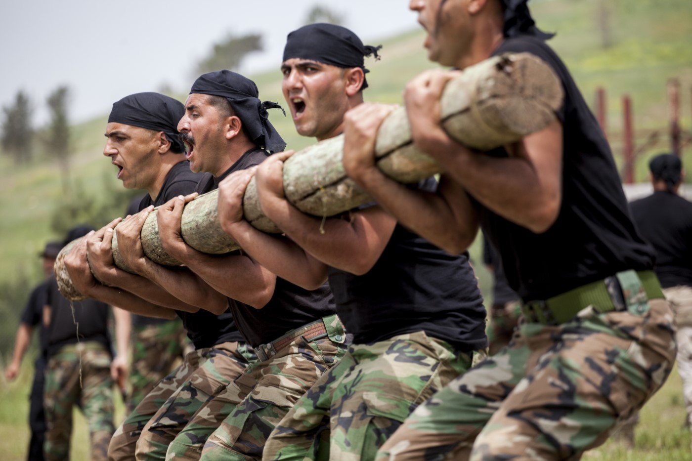 Peshmergas entrenando sus habilidades de fuerza y resistencia. Campo de entrenamiento Cobra. Sulaymaniyah, Said-Sadiq, Kurdistán, Irak. 25 de abril de 2017